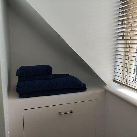 The Old Bar In Wiltshire - 1 Bedroom Guesthouse Chippenham  Dış mekan fotoğraf