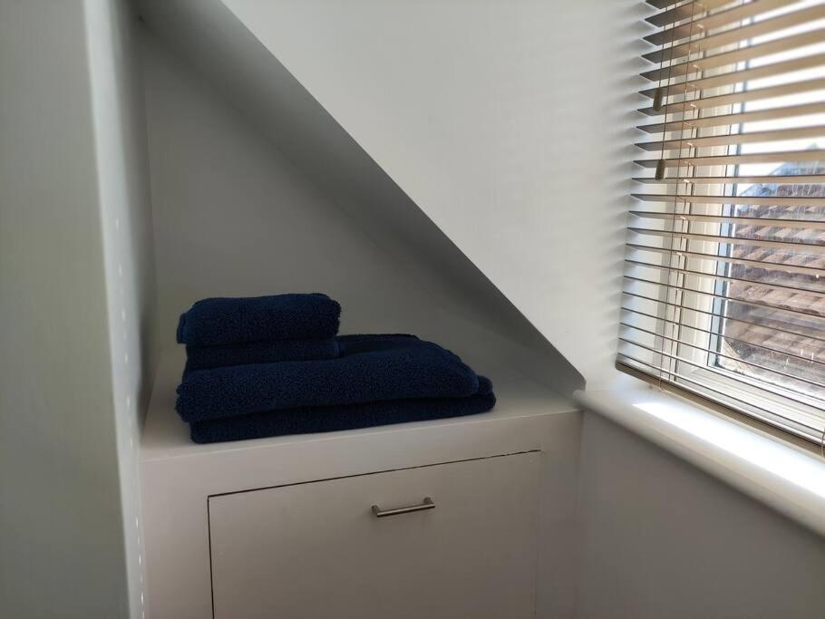 The Old Bar In Wiltshire - 1 Bedroom Guesthouse Chippenham  Dış mekan fotoğraf