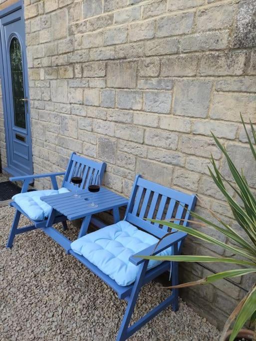 The Old Bar In Wiltshire - 1 Bedroom Guesthouse Chippenham  Dış mekan fotoğraf