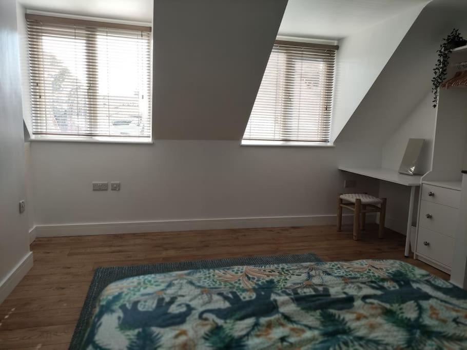The Old Bar In Wiltshire - 1 Bedroom Guesthouse Chippenham  Dış mekan fotoğraf